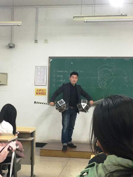 英国上市官网365研究生学术周末感悟京剧艺术2.jpg