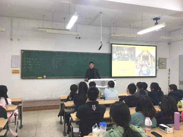 英国上市官网365研究生学术周末感悟京剧艺术.jpg